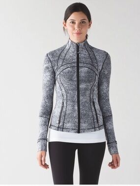 Lululemon Define Jacket
Luon Spray Jacquard White Black size 6 EUC